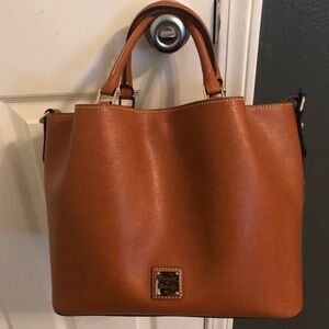 Dooney & Bourke Saffiano Large Barlow, NWT